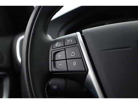 Volvo V40 2.0 T2 R-Design | Navi | Cruise | Camera | Stoelverw. | PDC A | 17''  | Clima