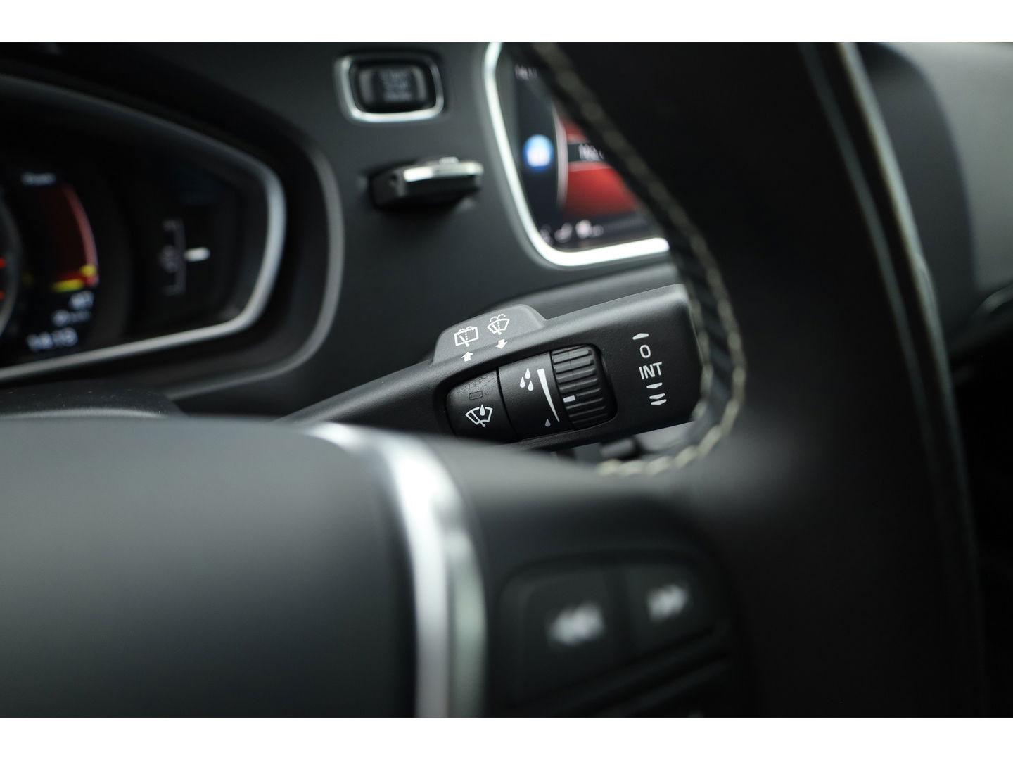 Volvo V40 2.0 T2 R-Design | Navi | Cruise | Camera | Stoelverw. | PDC A | 17''  | Clima