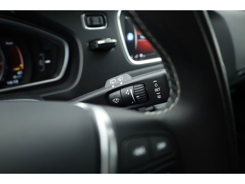 Volvo V40 2.0 T2 R-Design | Navi | Cruise | Camera | Stoelverw. | PDC A | 17''  | Clima