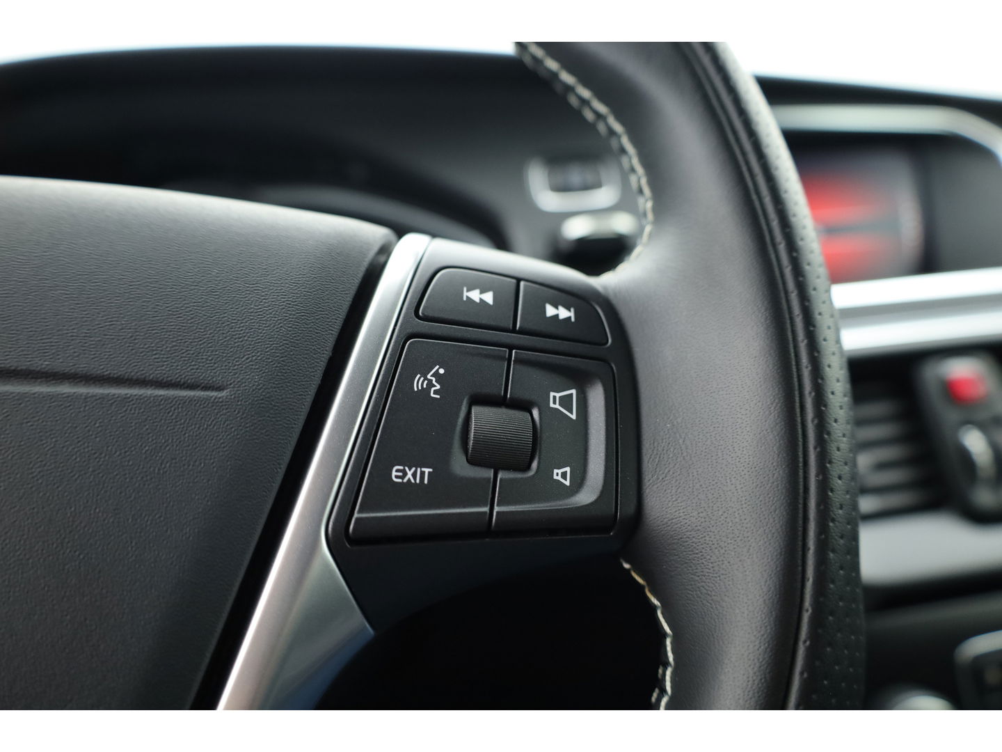 Volvo V40 2.0 T2 R-Design | Navi | Cruise | Camera | Stoelverw. | PDC A | 17''  | Clima
