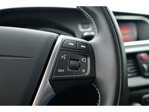 Volvo V40 2.0 T2 R-Design | Navi | Cruise | Camera | Stoelverw. | PDC A | 17''  | Clima