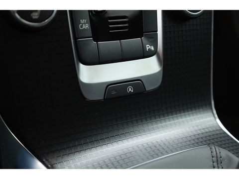 Volvo V40 2.0 T2 R-Design | Navi | Cruise | Camera | Stoelverw. | PDC A | 17''  | Clima