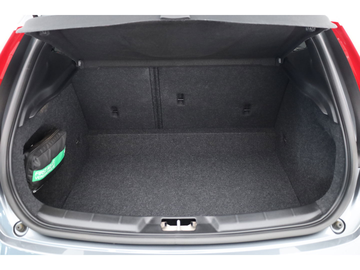 Volvo V40 2.0 T2 R-Design | Navi | Cruise | Camera | Stoelverw. | PDC A | 17''  | Clima