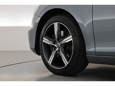 Volvo V40 2.0 T2 R-Design | Navi | Cruise | Camera | Stoelverw. | PDC A | 17''  | Clima