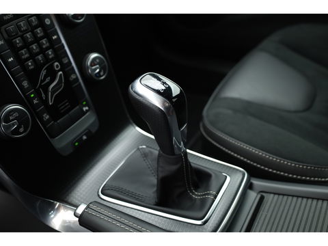 Volvo V40 2.0 T2 R-Design | Navi | Cruise | Camera | Stoelverw. | PDC A | 17''  | Clima