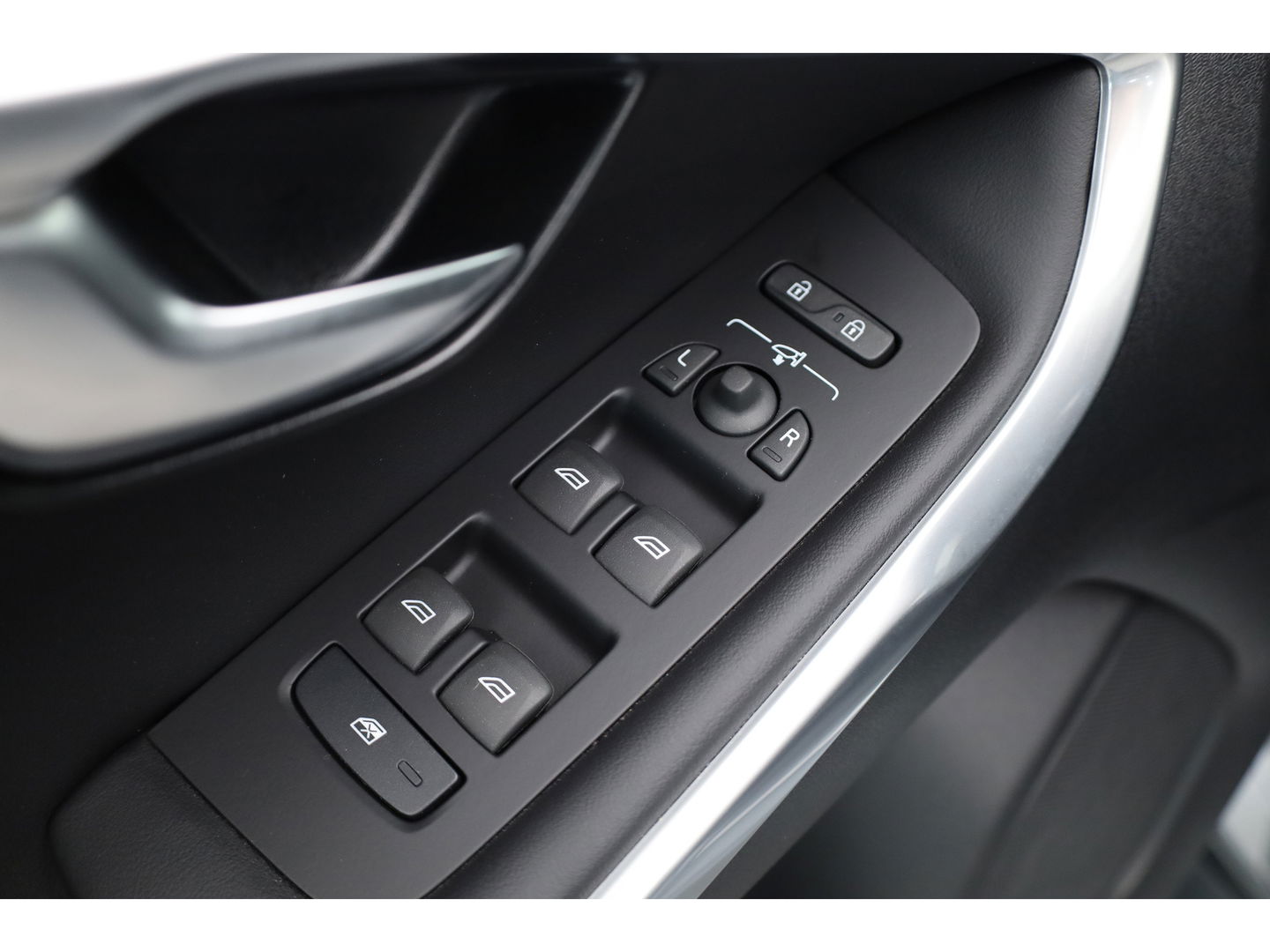 Volvo V40 2.0 T2 R-Design | Navi | Cruise | Camera | Stoelverw. | PDC A | 17''  | Clima