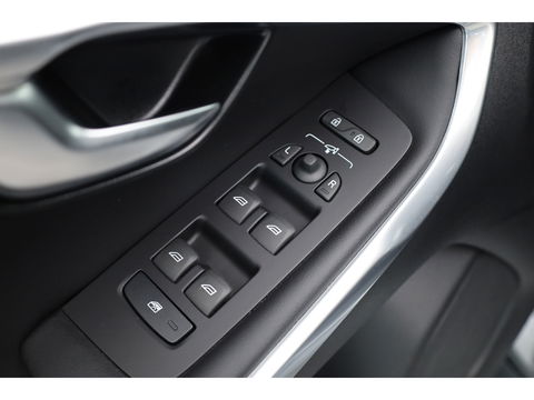 Volvo V40 2.0 T2 R-Design | Navi | Cruise | Camera | Stoelverw. | PDC A | 17''  | Clima