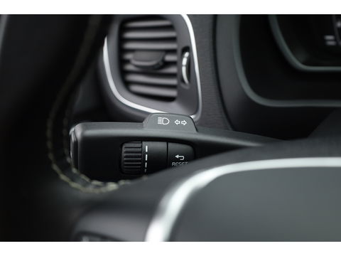 Volvo V40 2.0 T2 R-Design | Navi | Cruise | Camera | Stoelverw. | PDC A | 17''  | Clima