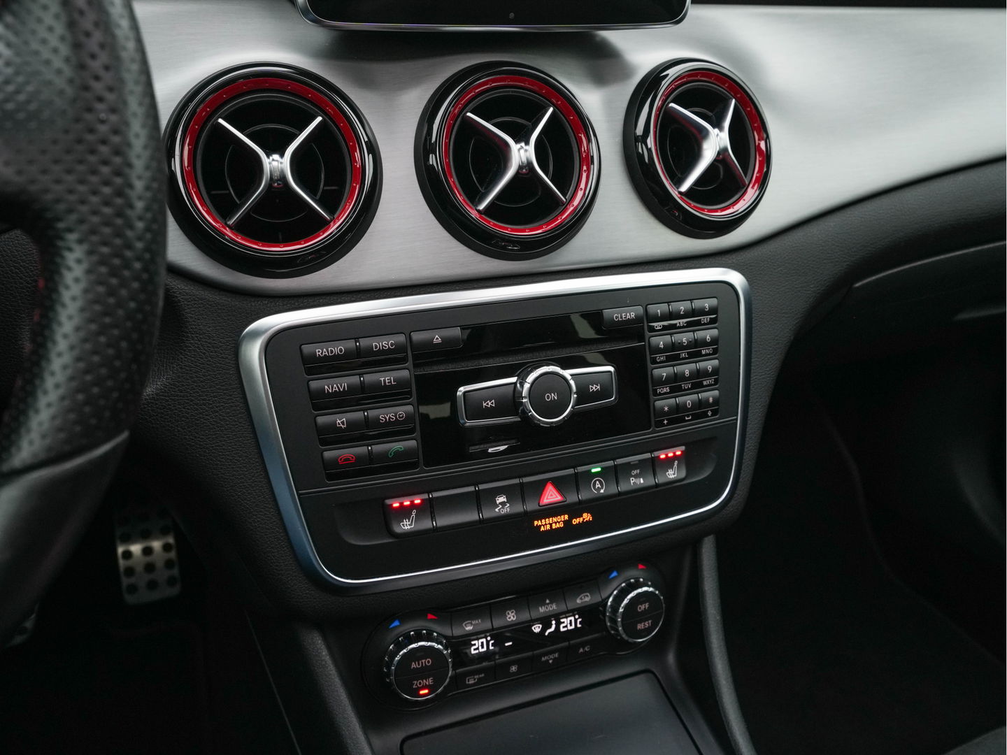 Mercedes-Benz GLA AMG 45 4MATIC *PANO | XENON | LEATHER-ALCANTARA | MEMORY-PACK | HARMAN/KARDON-AUDIO | KEYLESS |  CAMERA | SPORT-SEATS | HEATED-SEATS | NAVI-FULLMAP | SHIFT-PADDLES  | ECC | PDC | CRUISE | 20''ALU*