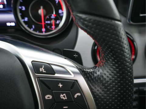 Mercedes-Benz GLA AMG 45 4MATIC *PANO | XENON | LEATHER-ALCANTARA | MEMORY-PACK | HARMAN/KARDON-AUDIO | KEYLESS |  CAMERA | SPORT-SEATS | HEATED-SEATS | NAVI-FULLMAP | SHIFT-PADDLES  | ECC | PDC | CRUISE | 20''ALU*