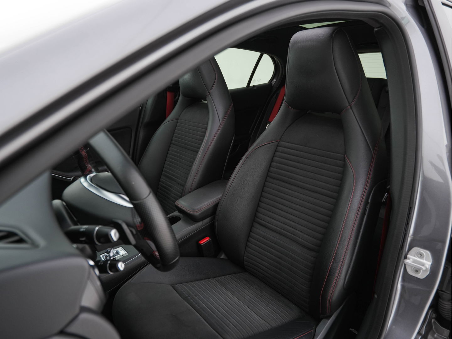 Mercedes-Benz GLA AMG 45 4MATIC *PANO | XENON | LEATHER-ALCANTARA | MEMORY-PACK | HARMAN/KARDON-AUDIO | KEYLESS |  CAMERA | SPORT-SEATS | HEATED-SEATS | NAVI-FULLMAP | SHIFT-PADDLES  | ECC | PDC | CRUISE | 20''ALU*