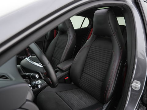 Mercedes-Benz GLA AMG 45 4MATIC *PANO | XENON | LEATHER-ALCANTARA | MEMORY-PACK | HARMAN/KARDON-AUDIO | KEYLESS |  CAMERA | SPORT-SEATS | HEATED-SEATS | NAVI-FULLMAP | SHIFT-PADDLES  | ECC | PDC | CRUISE | 20''ALU*