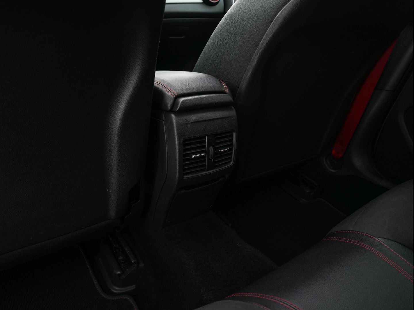 Mercedes-Benz GLA AMG 45 4MATIC *PANO | XENON | LEATHER-ALCANTARA | MEMORY-PACK | HARMAN/KARDON-AUDIO | KEYLESS |  CAMERA | SPORT-SEATS | HEATED-SEATS | NAVI-FULLMAP | SHIFT-PADDLES  | ECC | PDC | CRUISE | 20''ALU*