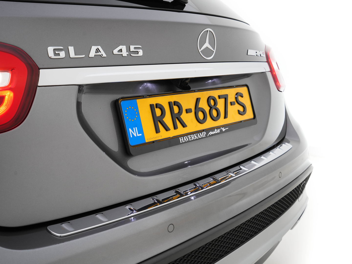 Mercedes-Benz GLA AMG 45 4MATIC *PANO | XENON | LEATHER-ALCANTARA | MEMORY-PACK | HARMAN/KARDON-AUDIO | KEYLESS |  CAMERA | SPORT-SEATS | HEATED-SEATS | NAVI-FULLMAP | SHIFT-PADDLES  | ECC | PDC | CRUISE | 20''ALU*