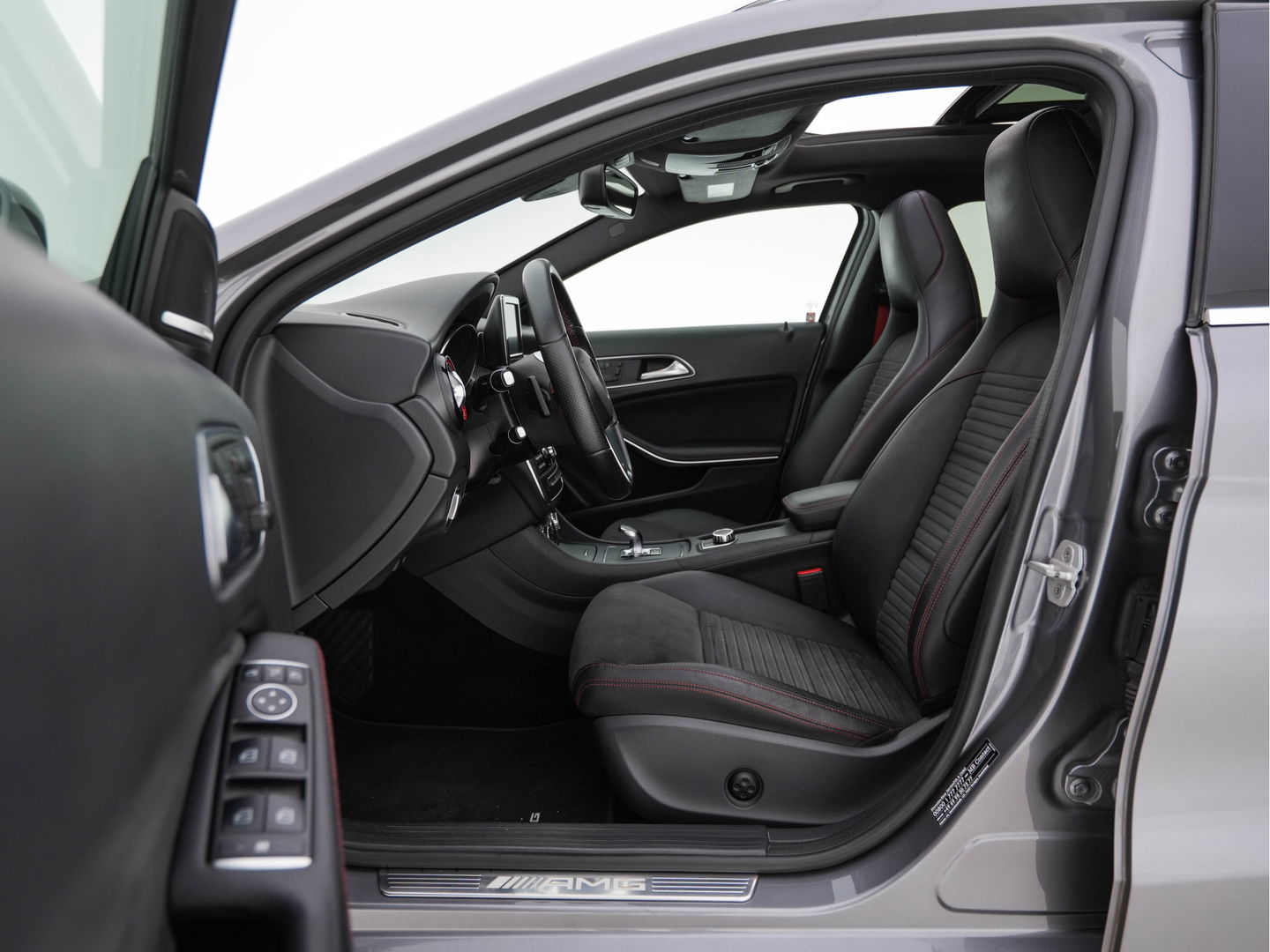 Mercedes-Benz GLA AMG 45 4MATIC *PANO | XENON | LEATHER-ALCANTARA | MEMORY-PACK | HARMAN/KARDON-AUDIO | KEYLESS |  CAMERA | SPORT-SEATS | HEATED-SEATS | NAVI-FULLMAP | SHIFT-PADDLES  | ECC | PDC | CRUISE | 20''ALU*