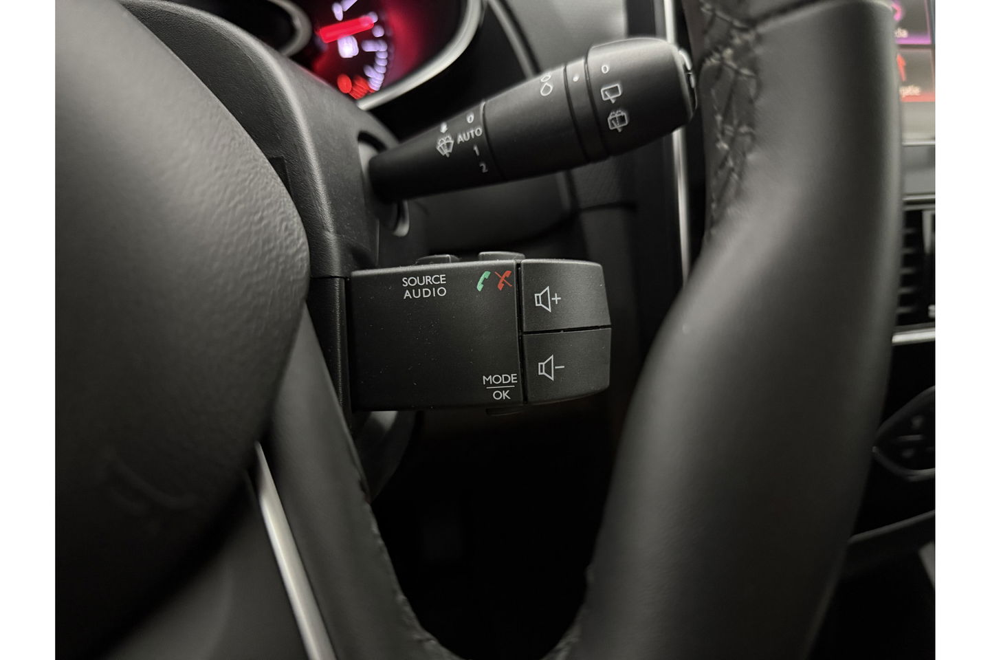 Renault Clio 0.9 TCe Estate | Limited Clima Camera Carplay Cruise Navi LED 16"LMV Parkeersensoren