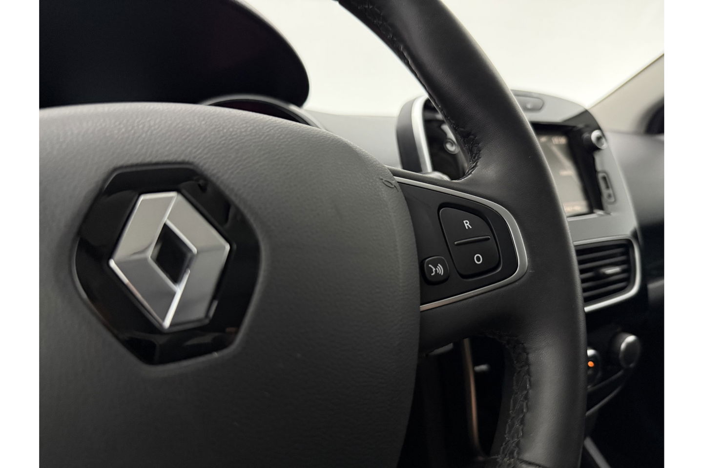 Renault Clio 0.9 TCe Estate | Limited Airco Cruise Carplay Navigatie LED PDC Trekhaak 16"LMV