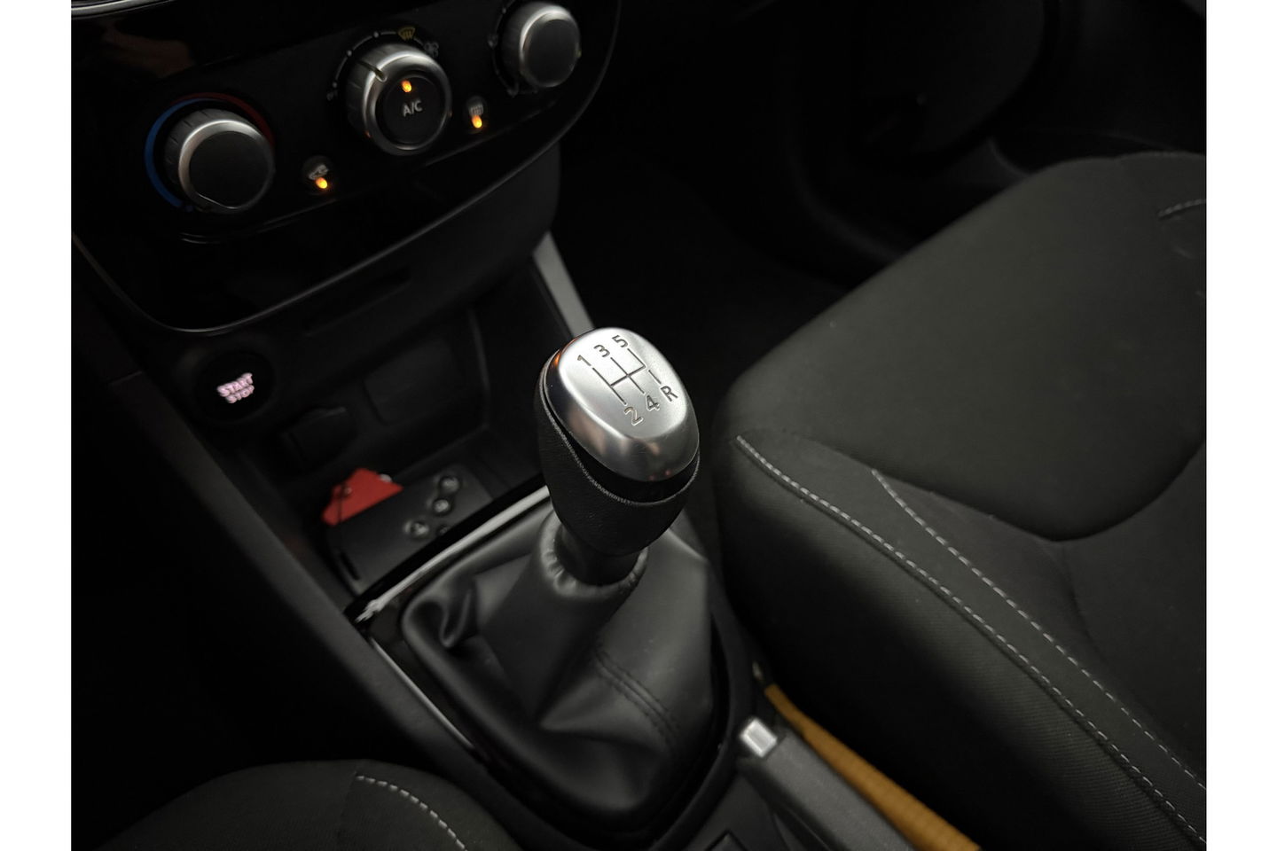 Renault Clio 0.9 TCe Estate | Limited Airco Cruise Carplay Navigatie LED PDC Trekhaak 16"LMV