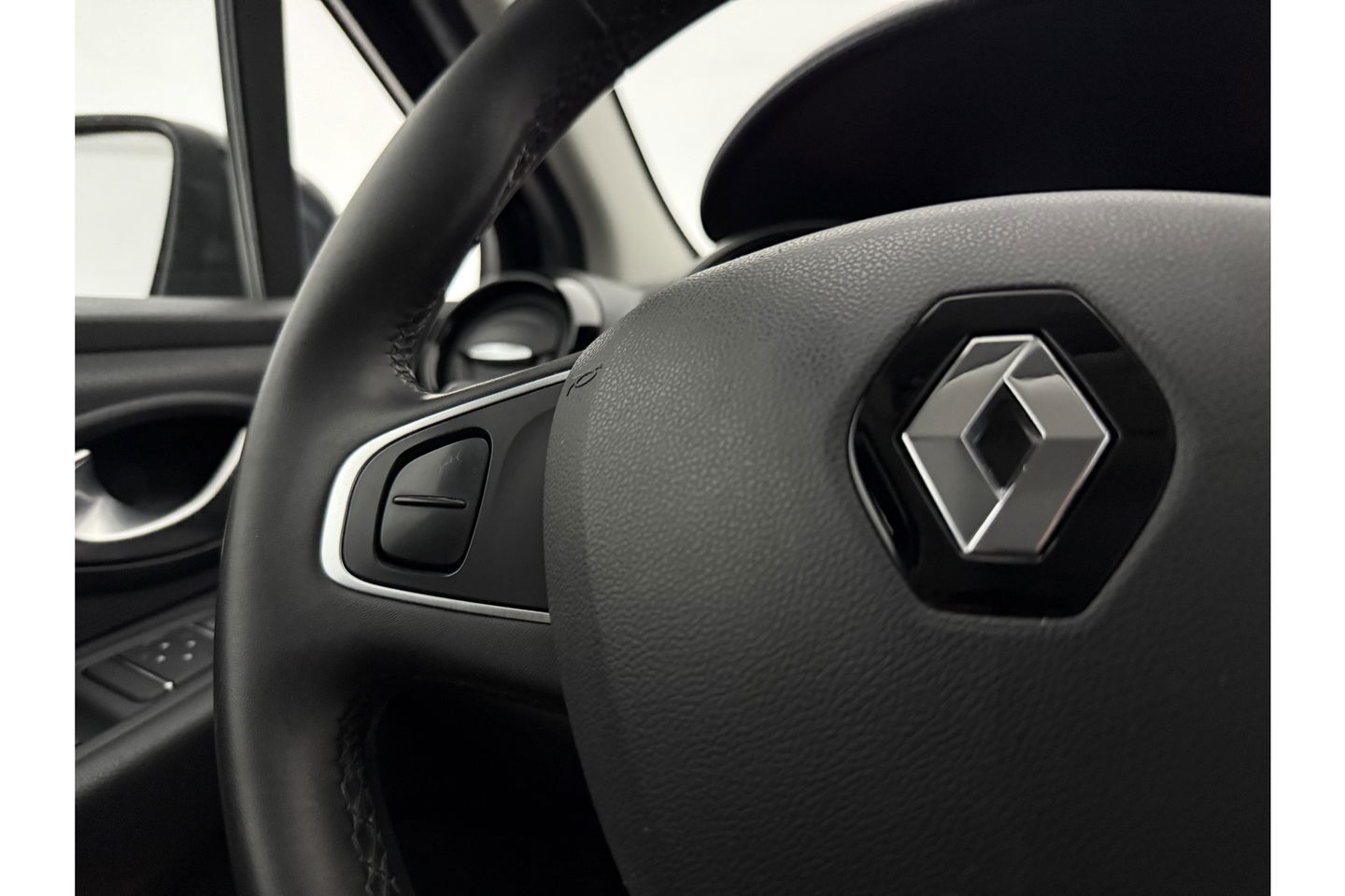 Renault Clio 0.9 TCe Estate | Limited Airco Cruise Carplay Navigatie LED PDC Trekhaak 16"LMV