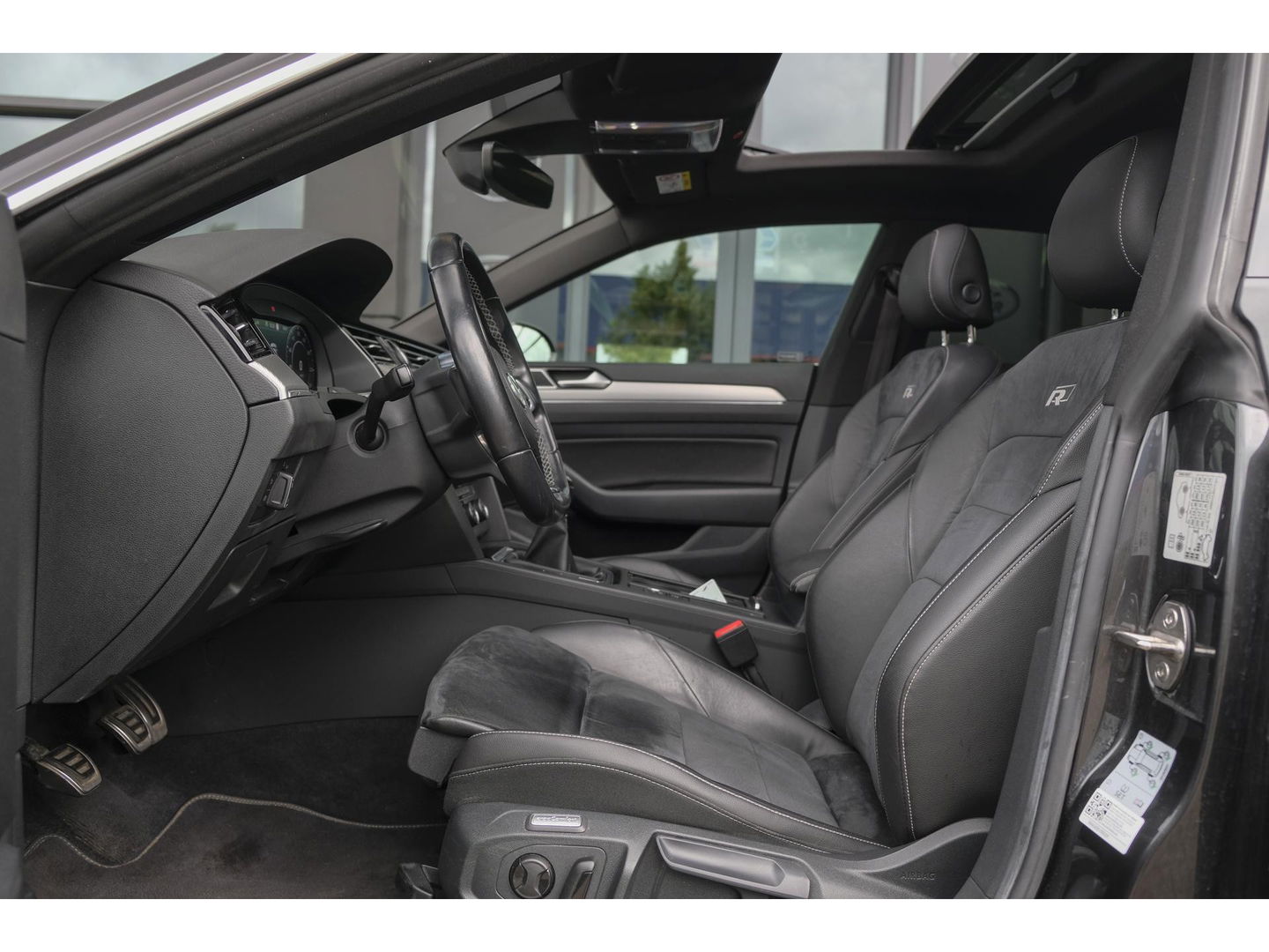Volkswagen Arteon 1.5 TSI R-line 150pk Panoramadak Virtual cockpit NLauto LED 18" lmv