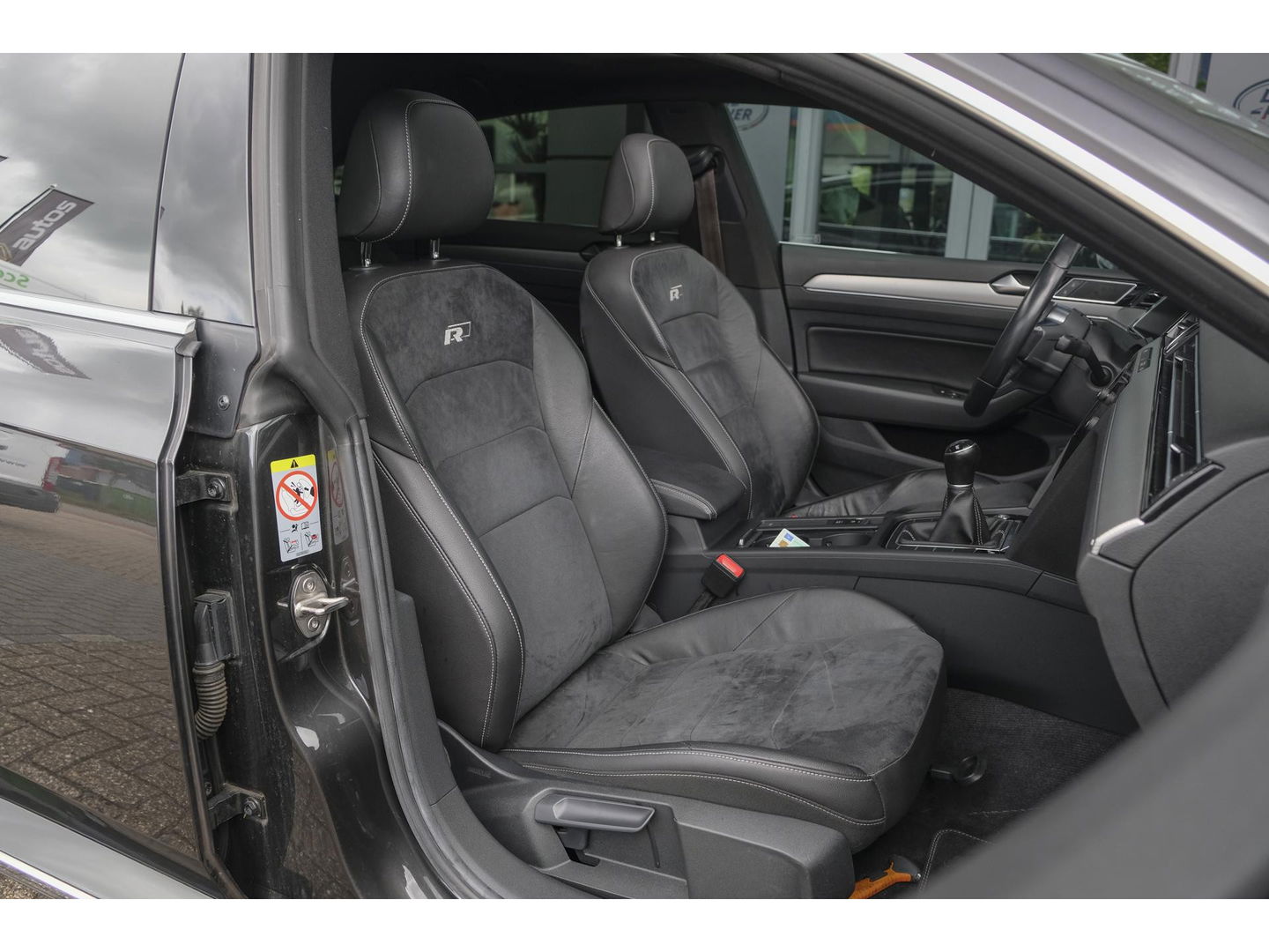 Volkswagen Arteon 1.5 TSI R-line 150pk Panoramadak Virtual cockpit NLauto LED 18" lmv