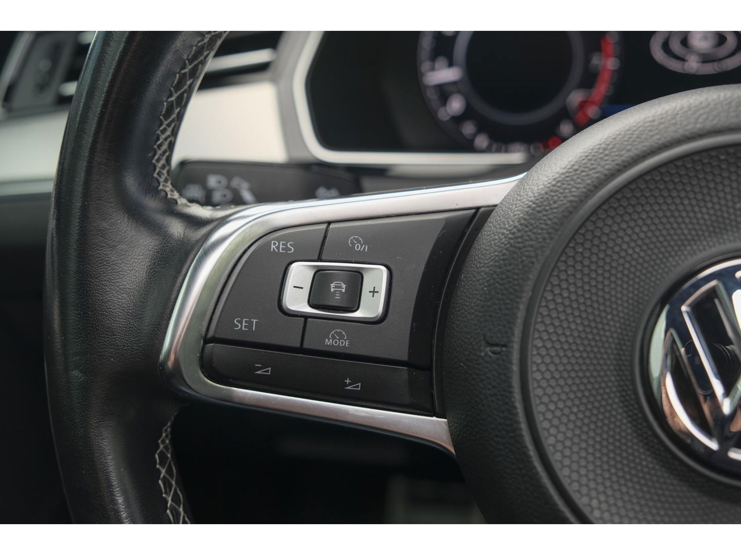 Volkswagen Arteon 1.5 TSI R-line 150pk Panoramadak Virtual cockpit NLauto LED 18" lmv