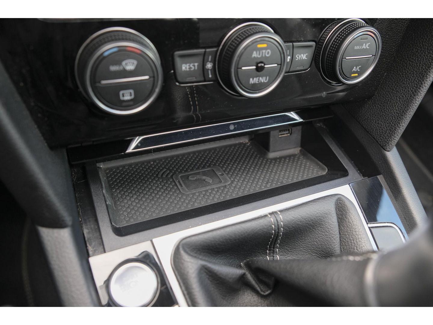 Volkswagen Arteon 1.5 TSI R-line 150pk Panoramadak Virtual cockpit NLauto LED 18" lmv