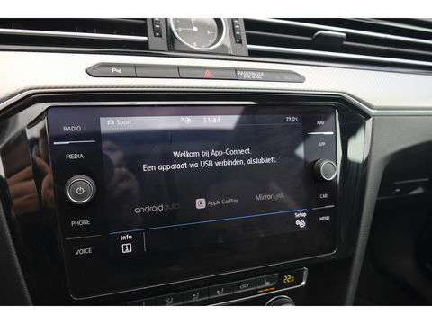 Volkswagen Arteon 1.5 TSI R-line 150pk Panoramadak Virtual cockpit NLauto LED 18" lmv