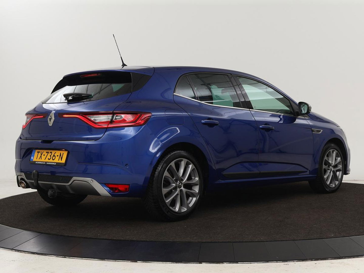 Renault Mégane 1.3 TCe GT-Line | Stoelverwarming | Head-Up | Camera | Trekhaak | Sportstoelen | Navigatie | Park Assist | Full LED | Keyless