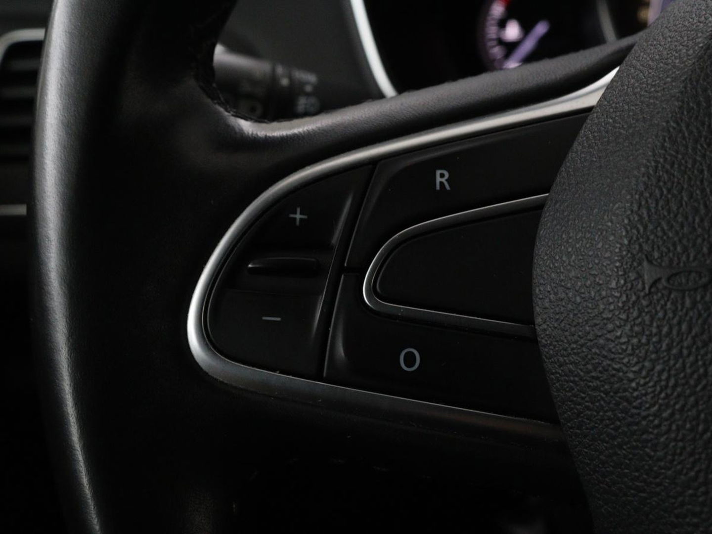 Renault Mégane 1.5 dCi Bose | 1e eigenaar | Automaat | Massage | Navigatie | Sfeerverlichting | Half leder | Parkeerhulp | Keyless | Bose Sound | Climate control | DAB | Cruise control