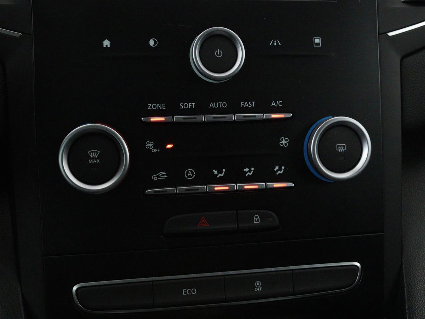 Renault Mégane 1.5 dCi Bose | 1e eigenaar | Automaat | Massage | Navigatie | Sfeerverlichting | Half leder | Parkeerhulp | Keyless | Bose Sound | Climate control | DAB | Cruise control