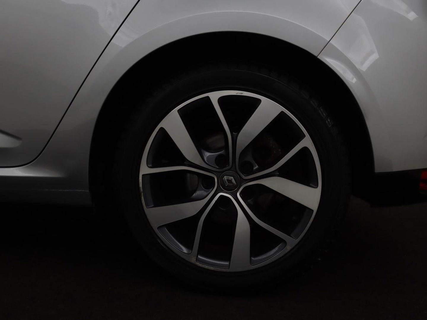 Renault Mégane 1.5 dCi Bose | 1e eigenaar | Automaat | Massage | Navigatie | Sfeerverlichting | Half leder | Parkeerhulp | Keyless | Bose Sound | Climate control | DAB | Cruise control