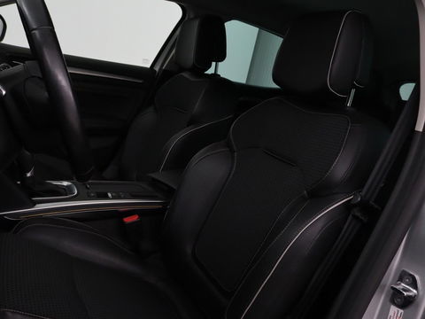 Renault Mégane 1.5 dCi Bose | 1e eigenaar | Automaat | Massage | Navigatie | Sfeerverlichting | Half leder | Parkeerhulp | Keyless | Bose Sound | Climate control | DAB | Cruise control