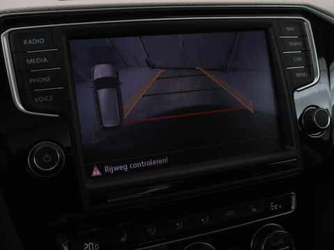 Volkswagen Passat 1.4 TSI GTE | Panoramadak | Stoelverwarming | Trekhaak | Adaptive cruise | Camera | Carplay | Leder/Alcantara | Full LED | Virtual Cockpit