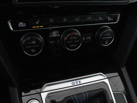 Volkswagen Passat 1.4 TSI GTE | Panoramadak | Stoelverwarming | Trekhaak | Adaptive cruise | Camera | Carplay | Leder/Alcantara | Full LED | Virtual Cockpit
