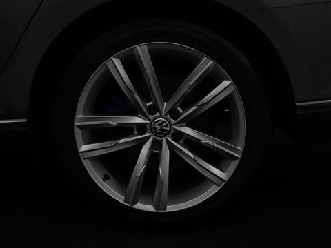 Volkswagen Passat 1.4 TSI GTE | Panoramadak | Stoelverwarming | Trekhaak | Adaptive cruise | Camera | Carplay | Leder/Alcantara | Full LED | Virtual Cockpit