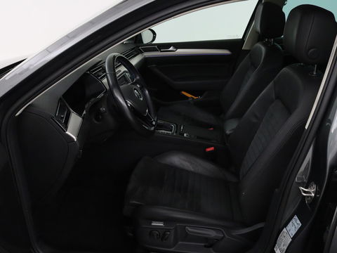Volkswagen Passat 1.4 TSI GTE | Panoramadak | Stoelverwarming | Trekhaak | Adaptive cruise | Camera | Carplay | Leder/Alcantara | Full LED | Virtual Cockpit
