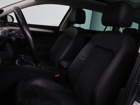 Volkswagen Passat 1.4 TSI GTE | Panoramadak | Stoelverwarming | Trekhaak | Adaptive cruise | Camera | Carplay | Leder/Alcantara | Full LED | Virtual Cockpit