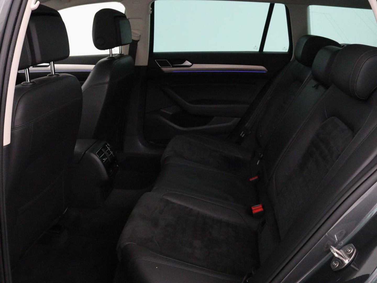 Volkswagen Passat 1.4 TSI GTE | Panoramadak | Stoelverwarming | Trekhaak | Adaptive cruise | Camera | Carplay | Leder/Alcantara | Full LED | Virtual Cockpit