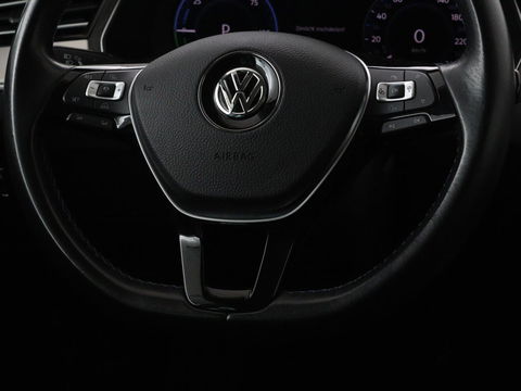 Volkswagen Passat 1.4 TSI GTE | Panoramadak | Stoelverwarming | Trekhaak | Adaptive cruise | Camera | Carplay | Leder/Alcantara | Full LED | Virtual Cockpit