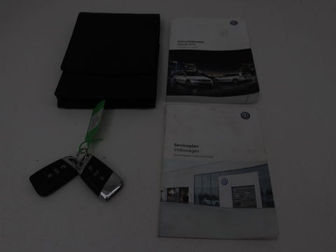 Volkswagen Passat 1.4 TSI GTE | Panoramadak | Stoelverwarming | Trekhaak | Adaptive cruise | Camera | Carplay | Leder/Alcantara | Full LED | Virtual Cockpit