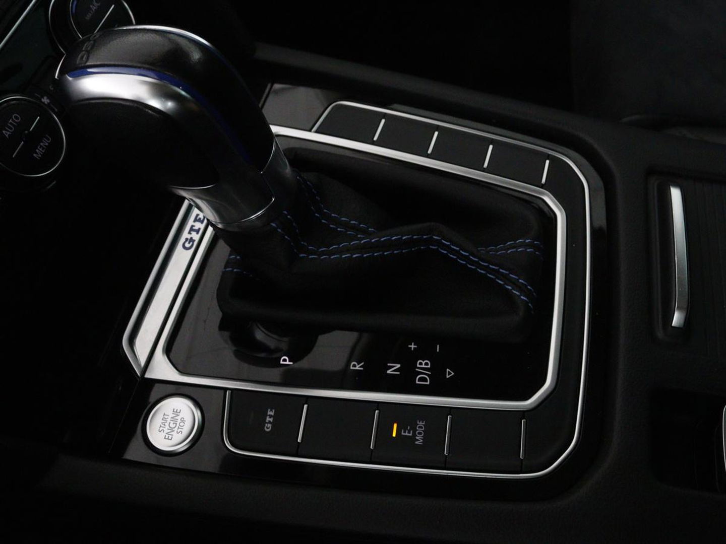 Volkswagen Passat 1.4 TSI GTE | Panoramadak | Stoelverwarming | Trekhaak | Adaptive cruise | Camera | Carplay | Leder/Alcantara | Full LED | Virtual Cockpit