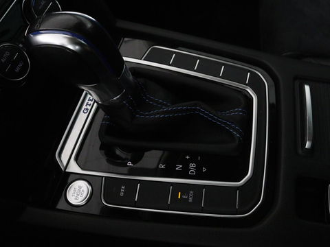 Volkswagen Passat 1.4 TSI GTE | Panoramadak | Stoelverwarming | Trekhaak | Adaptive cruise | Camera | Carplay | Leder/Alcantara | Full LED | Virtual Cockpit