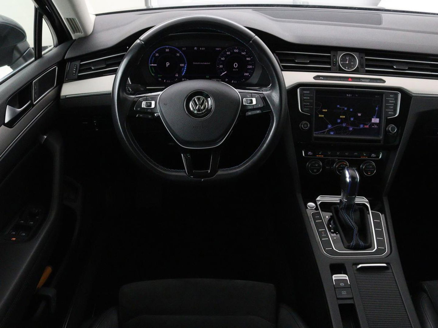 Volkswagen Passat 1.4 TSI GTE | Panoramadak | Stoelverwarming | Trekhaak | Adaptive cruise | Camera | Carplay | Leder/Alcantara | Full LED | Virtual Cockpit