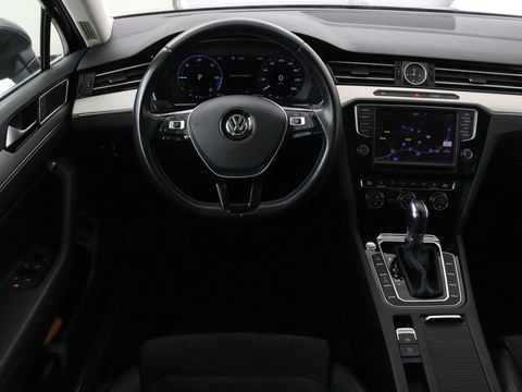 Volkswagen Passat 1.4 TSI GTE | Panoramadak | Stoelverwarming | Trekhaak | Adaptive cruise | Camera | Carplay | Leder/Alcantara | Full LED | Virtual Cockpit