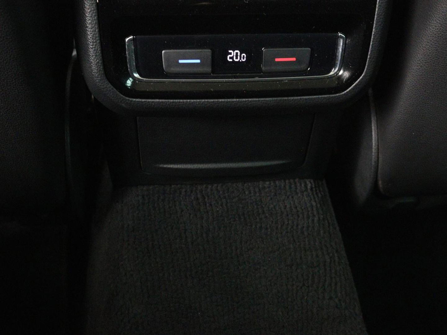 Volkswagen Passat 1.4 TSI GTE | Panoramadak | Stoelverwarming | Trekhaak | Adaptive cruise | Camera | Carplay | Leder/Alcantara | Full LED | Virtual Cockpit