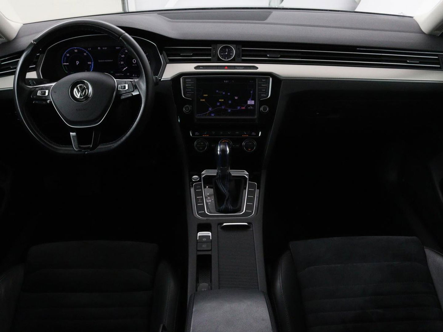 Volkswagen Passat 1.4 TSI GTE | Panoramadak | Stoelverwarming | Trekhaak | Adaptive cruise | Camera | Carplay | Leder/Alcantara | Full LED | Virtual Cockpit