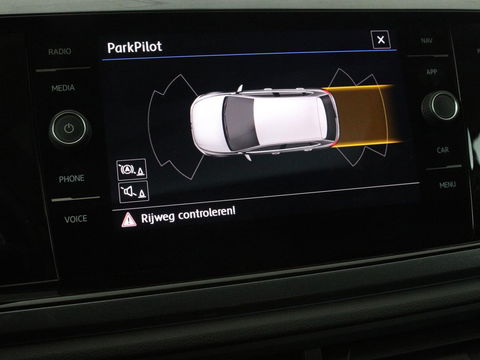 Volkswagen Polo 1.0 TSI R Line | Panoramadak | Stoelverwarming | Adaptive cruise | Climate control | Park Assist | Carplay | Navigatie