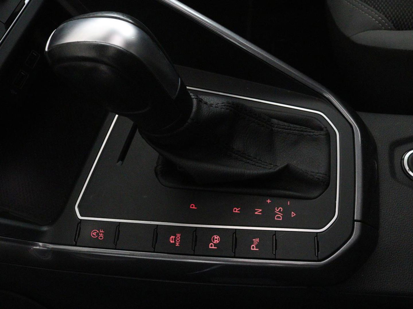 Volkswagen Polo 1.0 TSI R Line | Panoramadak | Stoelverwarming | Adaptive cruise | Climate control | Park Assist | Carplay | Navigatie