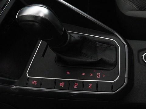 Volkswagen Polo 1.0 TSI R Line | Panoramadak | Stoelverwarming | Adaptive cruise | Climate control | Park Assist | Carplay | Navigatie